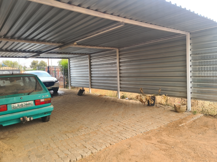 2 Bedroom Property for Sale in Roodepan Northern Cape